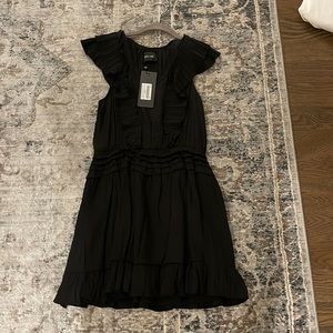 New dress boutique  black cinch waist ruffle sleeves